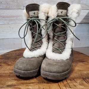 Tan/taupe Bear Paw winter boots